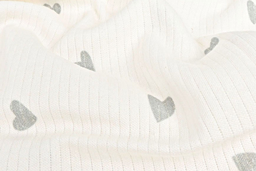 100 % Baumwolle, fein gerippter Strick, süße Herzchen = ein herrlich weicher Traum von einem Stoff! Bk7983 Rippjersey Herzen Kinder Rippjersey - Herzchen