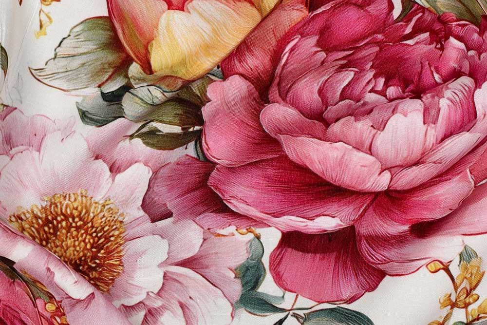 Gestochen scharfer, floraler Digitalprint auf herrlich geschmeidiger Viskose - jetzt zuschlagen! Bk7997 Viskosestoff Blumen Creme Viskose Viskosestoff Digital - Blütentraum - Creme