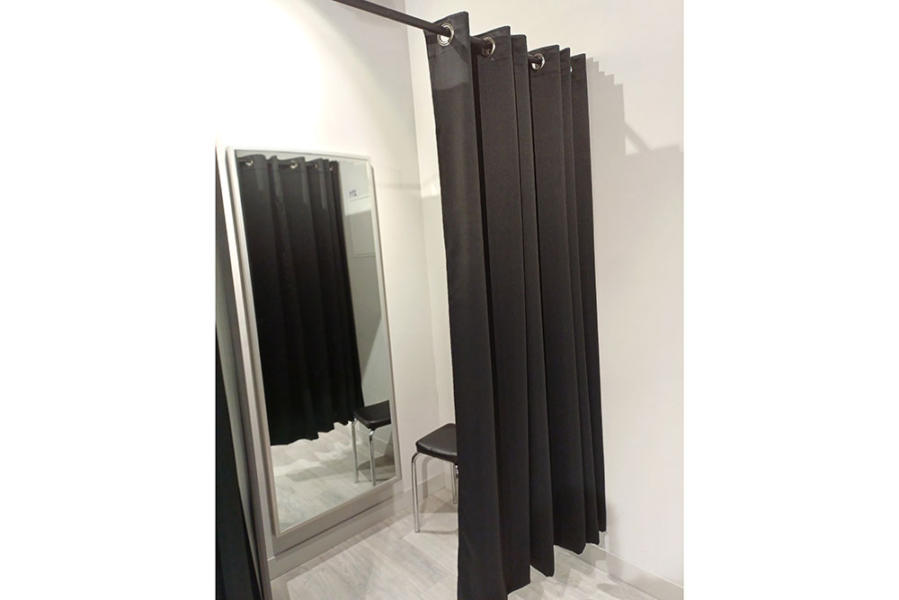 Dieser Verdunkelungsstoff behält seine schwer entflammbare Qualität auch nach dem Waschen - perfekt für alle öffentlichen Bereiche Ds5180 Farbtafel Blackout Mitlogo(2) Top-Seller Blackout-Stoff - permanent schwer entflammbar