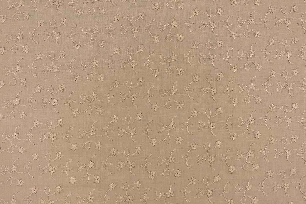 Mit süßen Blümchen und Ranken bestickter Stoff aus reiner Baumwolle für wunderschöne Kreationen Co6764065 Baumwollstoff Stickerei Bluemchen Beige 2 Baumwolle Bäuerlich Baumwollstoff bestickt - Rosalie - Beige