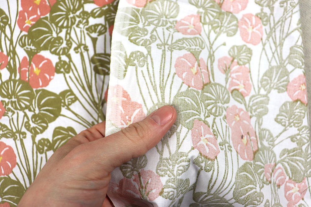 Günstiger Stoff aus reiner Baumwolle mit apartem floralen Design Co6960 Baumwollstoff Botanik S4 Baumwolle Blumen Baumwollstoff - Botanica Rosé