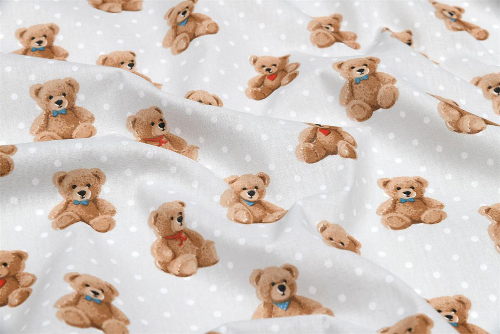 Tierisch knuffiger Stoff aus reiner Baumwolle mit einem Print, der Ihnen ein Lächeln aufs Gesicht zaubern wird! Co6964 Baumwollstoff Teddys (2) Kinderstoffe Baumwollstoff - Kleine Teddys