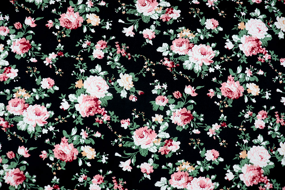 Üppiges Rosendesign auf reiner Baumwolle - Nostalgie pur! Co6973 Baumwollstoff Rosen Schwarz S4 Baumwolle Blumen Baumwollstoff - Classic Roses - Schwarz