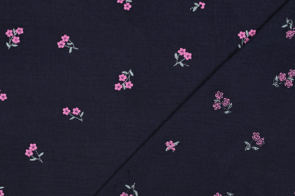 Dunkelblauer Stoff mit zarter Blumenstickerei – elegant, verspielt und perfekt für besondere Nähideen. Co7006 Musselin Bluetenstick S4y Musselin Stoffe Musselin - Blütenstick - Nachtblau