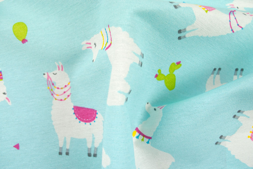 Niedliche Alpakas auf hellblauem Dekostoff - sichern Sie sich die süßen Trendsetter! Ds1735 Sweet Alpaka S4 Kinderstoffe Sweet Alpaka - Dekostoff - Hellblau