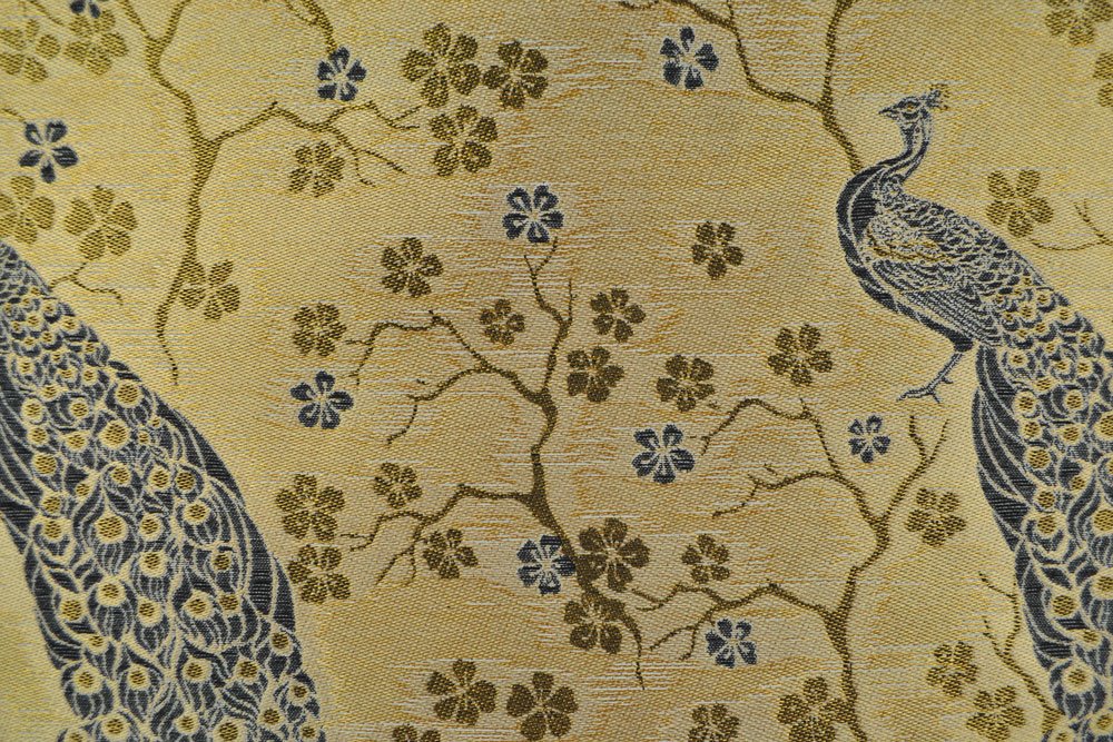 Aufwändig gewebter Jacquard-Stoff mit romantischem Vogel-Muster, das edel glänzt Ds1849 Dekostoff Pfau Gold S4 Dekostoffe Jacquard Luxus-Jacquard - Romantischer Pfau - Gold/Schwarz