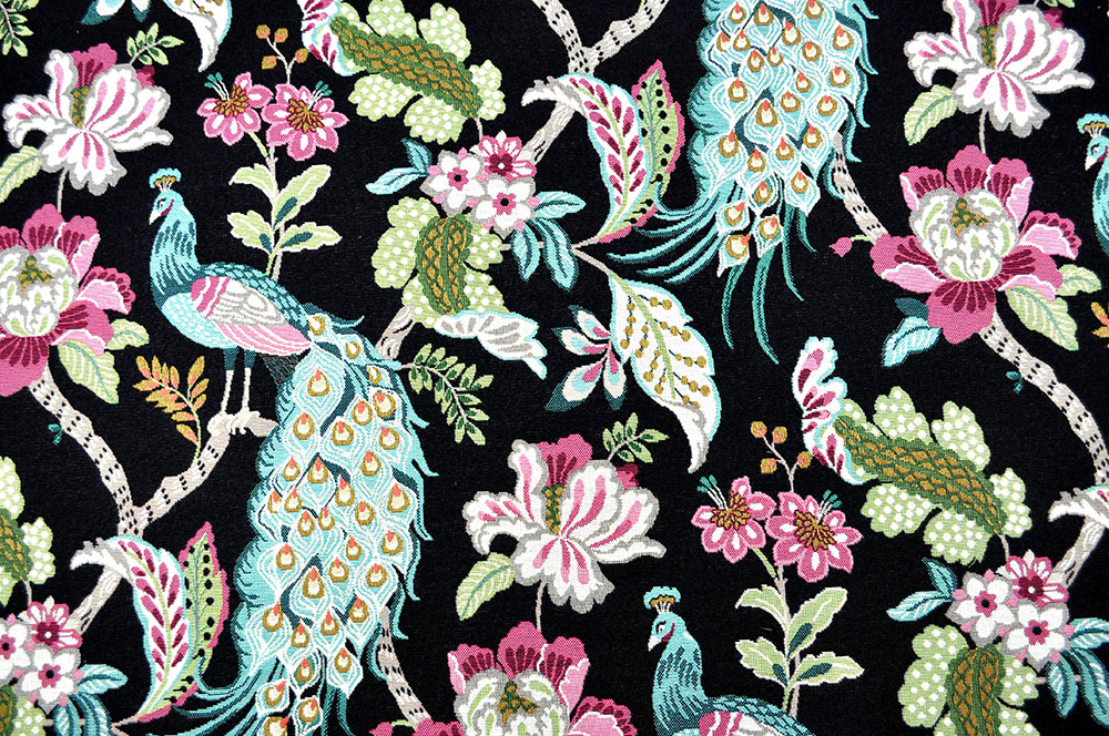 Pfauen verleihen jeder Inneneinrichtung einen eleganten Anstrich - in Verbindung mit edlem Gobelin ist das die perfekte Kombi! Ds1890 Gobelin Stoff Gartenpfau S4 Taschenstoffe Gobelin-Stoff - Gartenpfau