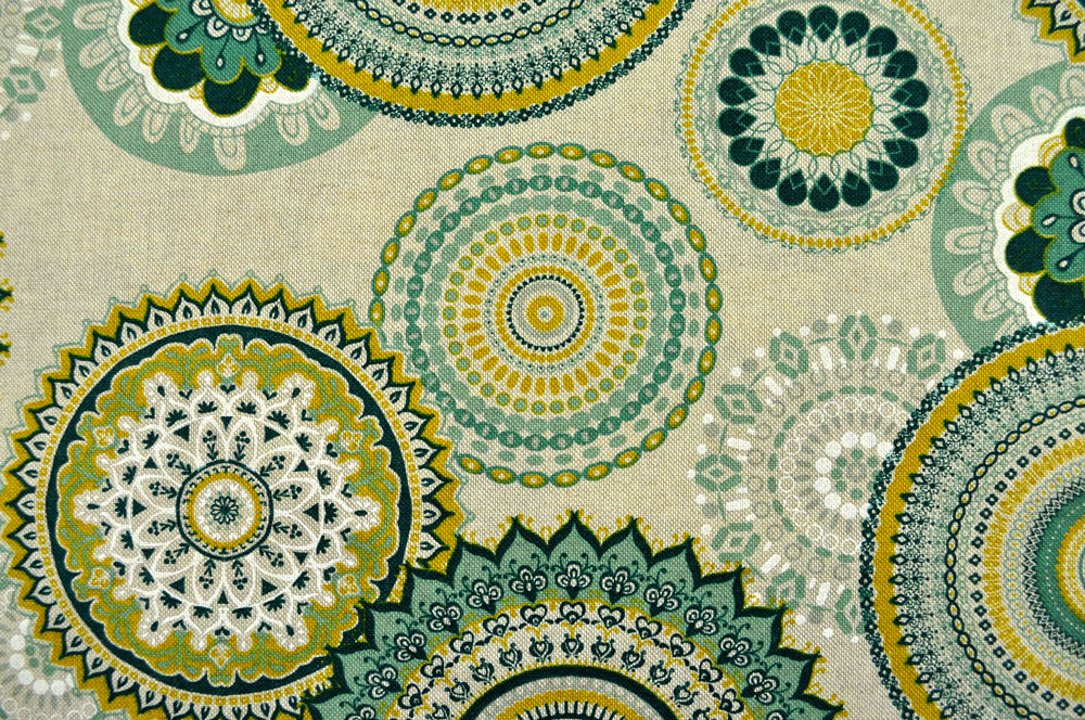 Hochwertiger Dekostoff mit detailreichem Mandala in schönen Grün- und Gelb-Tönen Ds2301 S4y Dekostoffe Gemustert Dekostoff Leinen-Look - Lenis  Mandala