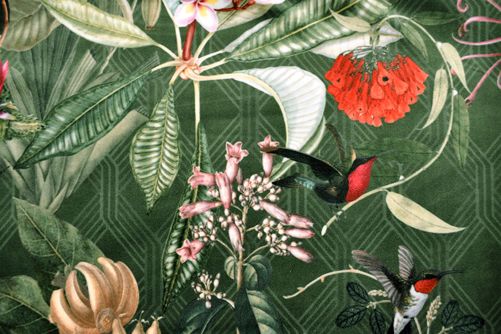 Digital bedruckter Premium-Samt mit opulentem Motiv, das Ihre Kreationen in echte Kunstwerke verwandelt! Ds2349 Dekostoff Samt Digitaldruck Kolibri Dschungel Samt Samt-Dekostoff - Digitaldruck - Kolibri-Dschungel