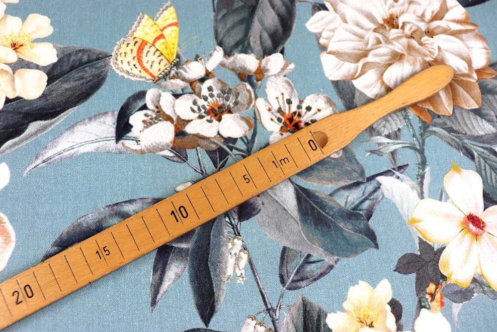 Digital bedruckte, überbreite Ware mit einem floralen Mustertraum! Ds3366 Dekostoff Blumen Blau S4 Dekostoffe Blumen Dekostoff - Blumenfeld - Steelblue - 280 cm