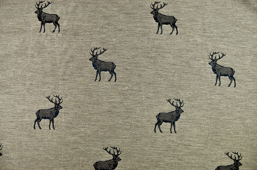 Beidseitig verwendbarer Dekostoff in schönen Brauntönen, der perfekt zu Einrichtungen im Landhausstil passt Ds5740 Dekostoff Wende Jaqcuard Hirsche Braun Dekostoffe Landhaus Dekostoff Jacquard - zweiseitig - Hirschrudel - Braun