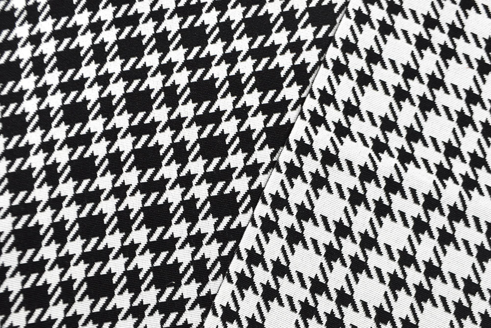 Klassisches Design, klassische Farbkombi, edle Webart - dieser Dekostoff ist Premiumware für verschiedenste Einsatzzwecke! Ds6134 Jacquard Hahnentritt S4 Dekostoffe Karos Jacquard-Dekostoff - Pepita Noir