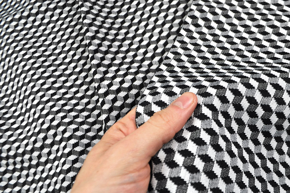 Modernes Design, verwoben in schwerem Mischgewebe - die schwarz-weiße Farbkombination hebt sich vom Einheitsbrei ab! Ds6135 Jacquard Wuerfel S4 Dekostoffe Jacquard Jacquard-Dekostoff - Cube Noir