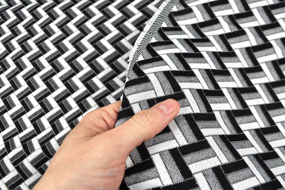 Auf der Suche nach edlen Dekostoffen mit Mustern, die ein ganz besonderes Flair erzeugen? Dann sind Sie hier richtig! Ds6136 Jacquard Geo S4 Dekostoffe Gemustert Jacquard-Dekostoff - Geo Noir