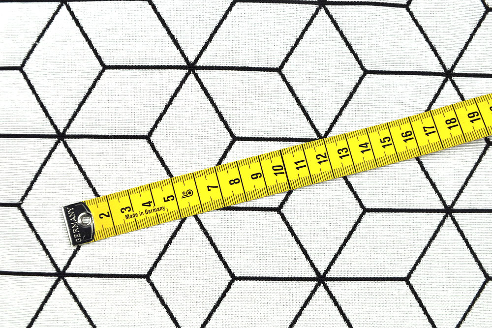 Toller Jacquard-Stoff, beidseitig verwendbar und ideal für Dekorationen und vieles weitere mehr! Ds6138 Dekostoff Jacquard Cubic Weiss S4(1) Übergardinen Wende-Jacquard - Cubic - Weiß/Schwarz