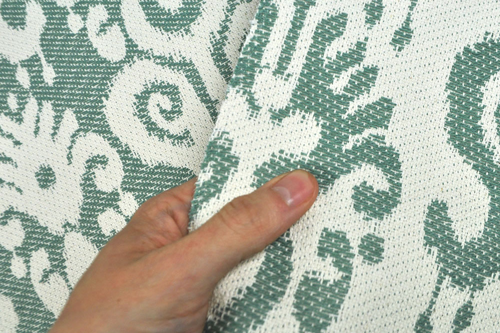 Ethno trifft Barock! Herrlich natürlicher Gobelin aus recycelten Fasern mit opulentem Design Ds6144 Gobelin Recycling Barock Gruen S4 Auslaufende Dekostoffe % Gobelin Recycling - Baron Verdena