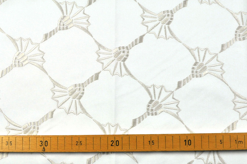 Bestickter Dekostoff mit Stil aus der JOOP!-Kollektion - lassen Sie Ihr Zuhause in neuem Glanz erstrahlen! Ds6174 Joop Dekostoff Kornblume Stickerei Creme S4 JOOP! JOOP! - Kornblumen-Stickerei - Weiß/Champagner