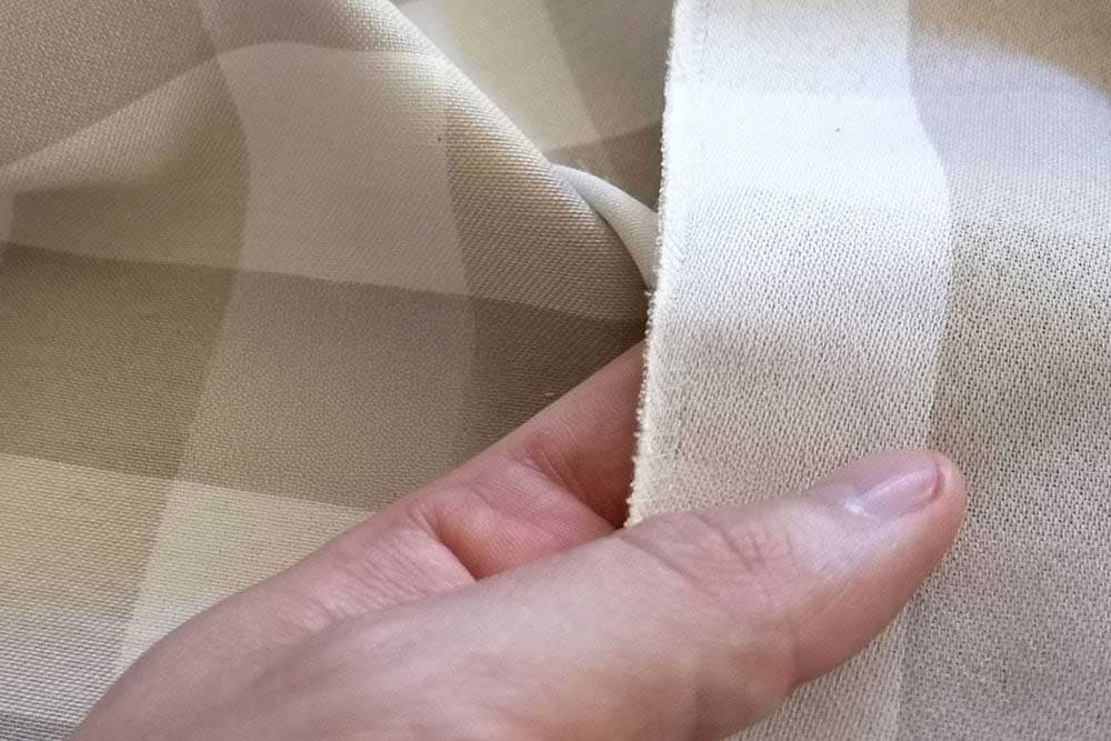 Eleganter Jacquard-Stoff im Landhausstil mit klassischem Karo-Muster für ein gemütliches, rustikales Ambiente. Ds6284065 Jacquard Dekostoff Karo Beige S4 Dekostoffe Jacquard Dekostoff Jacquard beidseitig - Karo - Beige