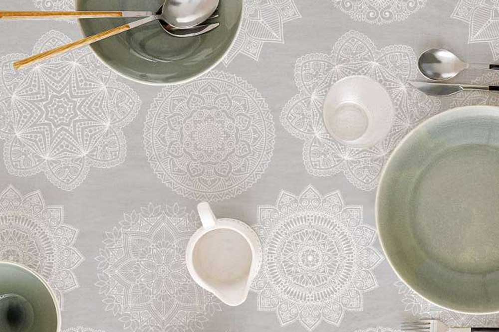 Klassische Mandalas in zartem Grau - wasserabweisend ausgerüstet für innen wie außen! Ds6385 Dekostoff Mandala Grau Dekostoffe Outdoor Dekostoff wasserabweisend - Mandala Grey