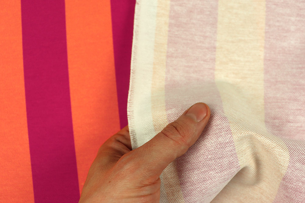 Moderner Dekostoff in Leinenoptik mit breiten Blockstreifen in Pink und Orange – perfekt für sommerliche Wohnideen. Ds6389 Dekostoff Blockstreifen Pink Orange S4 Juni Dekostoff Premium - Sunset Stripes