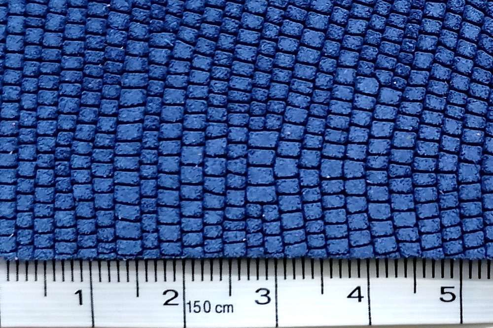 In kleiner Schlangenstruktur geprägtes Echtleder im praktischen Croupon-Format - ein Filetstück in 1A-Qualität! El1053 Echtleder Gepraegt Croupon Baby Snake S4y Echtleder-Stücke Echtleder-Stück - Baby-Snake-Prägung - Croupon