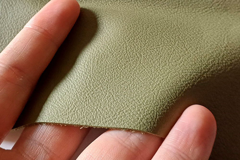 Tolles Echtleder mit hübscher Prägung - super für Accessoires und mehr!  El1060 Farbtafel Echtleder Soft 2024 Ganze Häute Echtleder - Extra Soft