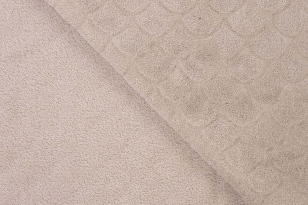 Weicher Fleece in Taupe mit geprägtem Schuppenmuster – ideal für Decken, Kissen, Kinderbekleidung und kreative Nähideen. Fl5197 Meerjungfrauenfleece Taupe Fasnacht Stoffe Einfarbig Meerjungfrauen-Fleece - Taupe