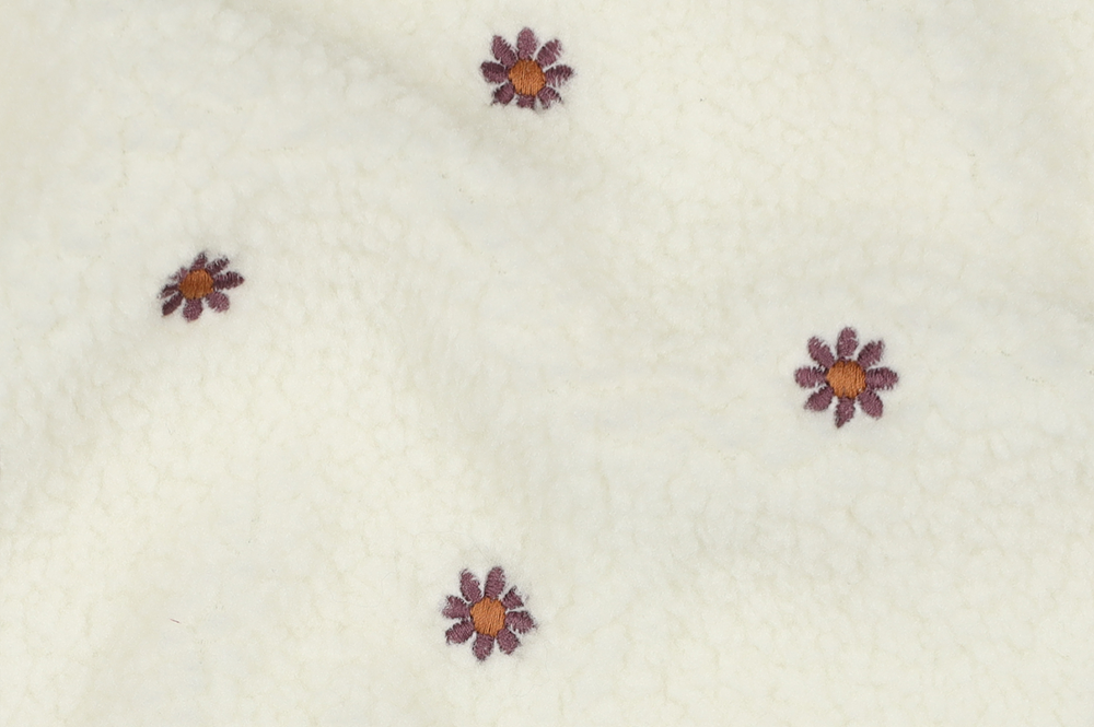 Weicher Sherpa Fleece mit gestickten Blumen – warm, kuschelig & ideal für Kleidung, Accessoires & Deko. Fl5212 Fleece Gestickteblumen S4y Fleecestoffe Sherpa Fleece - Daisy Stitch