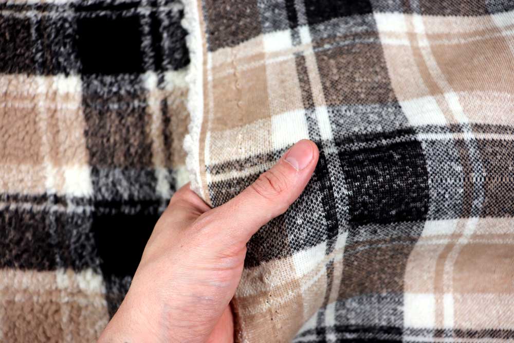 Kuscheliger Sherpa Fleece trifft auf klassisches Karo-Muster. Ein Must-Have für Herbst-Liebhaber Fl5223 Sherpa Fleece Karo S4 Karo / Schottenkaro Sherpa Fleece - Cambridge