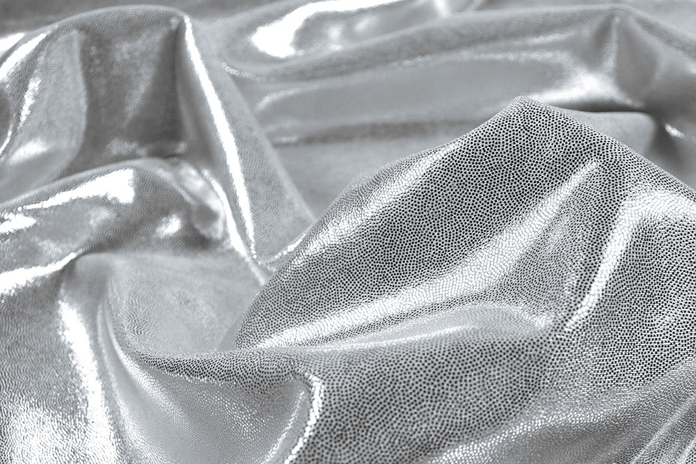 Stretchiger geht's nicht - metallisch glänzender Stoff, der jede Bewegung mitmacht und für glamouröse Auftritte sorgt Fn1120 Tanzkleiderstoff Metallik Silber S4 Fasnacht Stoffe Einfarbig Tanzkleiderstoff Metallic - Silber