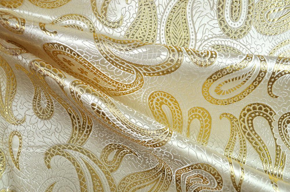 Feiner Glanz mit goldenen Paisleymustern lassen diesen Stoff so besonders toll wirken. Elegant und doch effektvoll. Fn1123 Brokat Paisley Champagner Gold Z1 Jacquard Brokat Paisley - Champagner/Gold