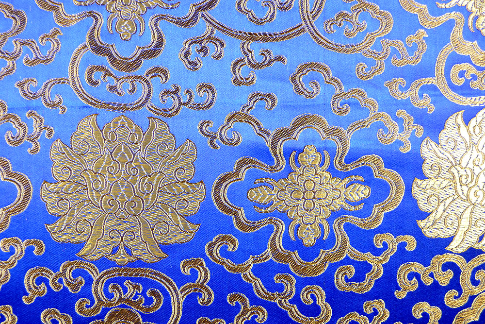 Glänzende Ornamente, eingewebt in knallblaue Grundware - ein effektvoller Hingucker zum Top-Preis! Fn1223 China Seidenimitat Ornament Royal Glanzstoffe China-Seidenimitat - Ornament - Royal