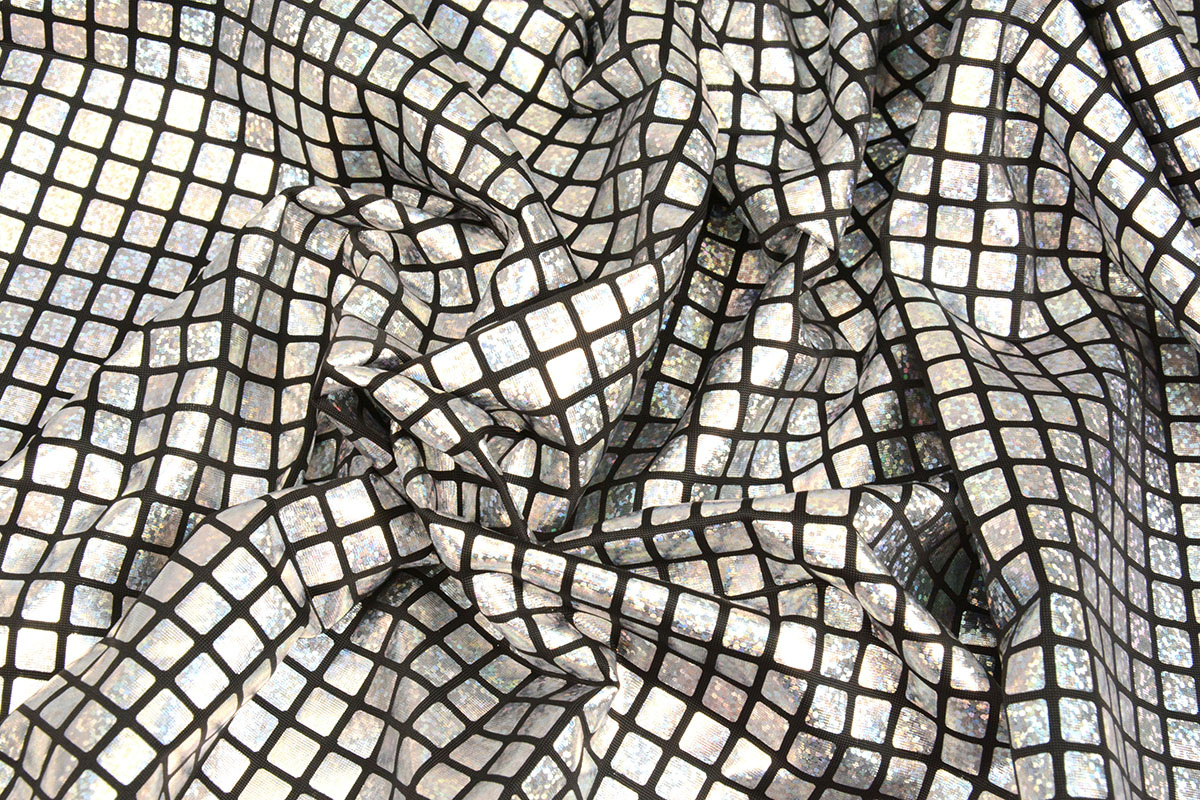 Elastischer Stoff mit silbernem Karomuster und coolem Hologrammeffekt Fn1276910 Folienjersey Karo Silber S4 Effektstoffe Tanzkleiderstoff Hologramm - Silver Squares