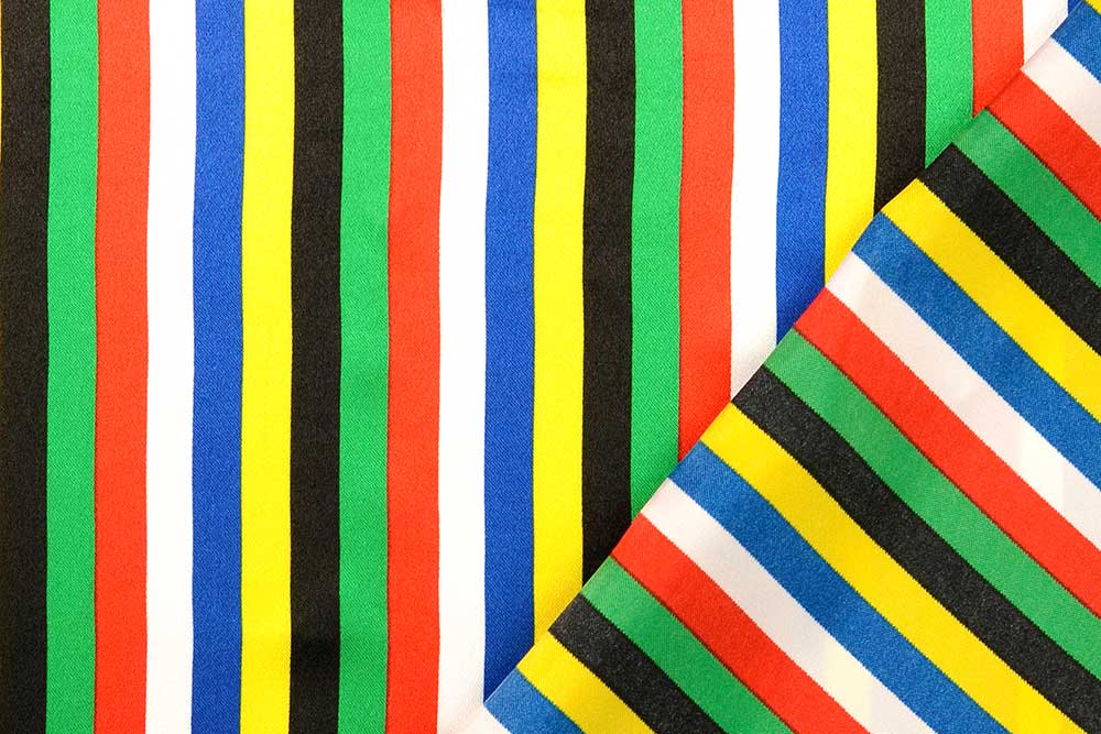 Bunte Streifen auf glänzendem Satin für Kostüme und knallige Deko Fn1302001 Satin Streifen Bunt Gemustert Satin - Streifen - Weiß/Bunt