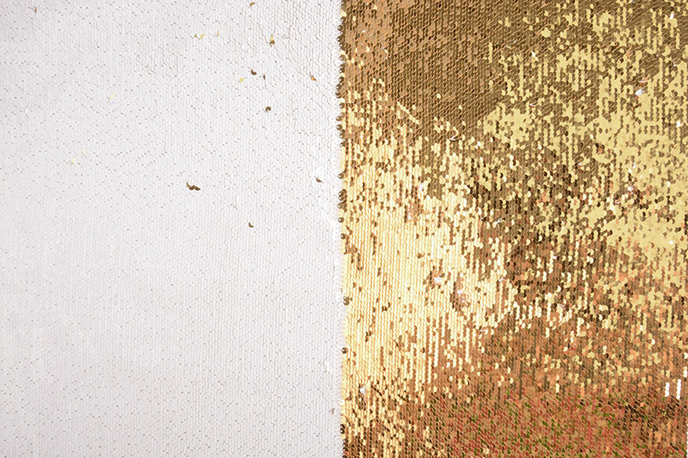 Glänzender, bunter Pailletten-Stoff mit dem trendigen Wende-Effekt! Fn3163 Pailletten Wende Stoff Gold Weiss(1) Fasnacht Stoffe bunt Wende-Pailletten-Stoff - Gold/Weiß