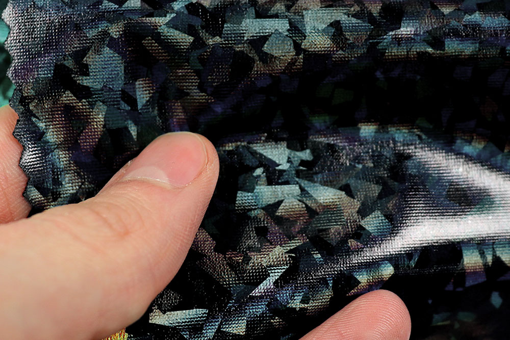 Stretchiger Folienjersey mit glänzendem Motiv - ein Eye-Catcher für Kostüme, Tanzsport und vieles mehr! Fn3171 Hologramm Folienstoff Schwarz(2) Effektstoffe Tanzkleiderstoff Hologramm - Black Prisma