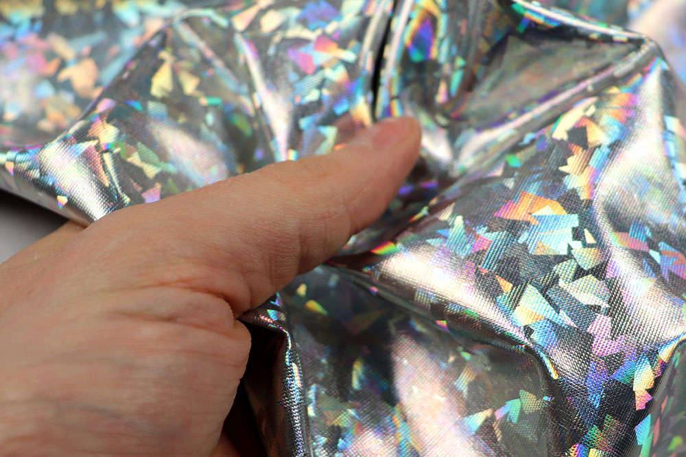 Stretchiger Folienjersey mit glänzendem Motiv - ein Eye-Catcher für Kostüme, Tanzsport und vieles mehr! Fn3171 Hologramm Folienstoff Silber(1) Effektstoffe Tanzkleiderstoff Hologramm - Silver Prisma