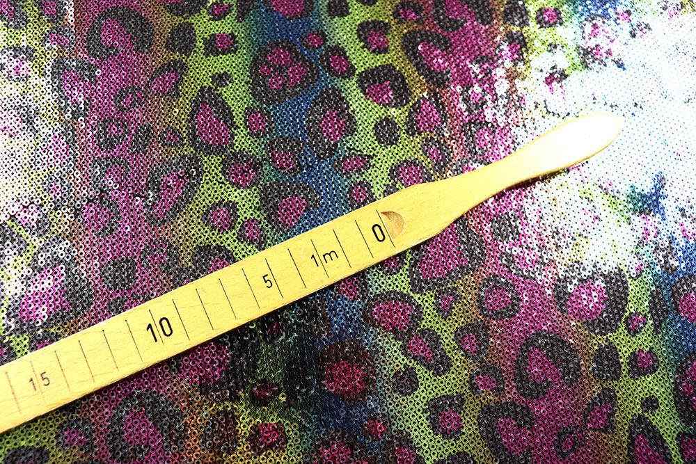Wie ein schimmernder Regenbogen - farbenfroher, elastischer Paillettenstoff für bunte Kreationen! Fn3191 Paillettenstoff Leo Kostümstoffe Pailletten-Jersey - Regenbogen-Leopard