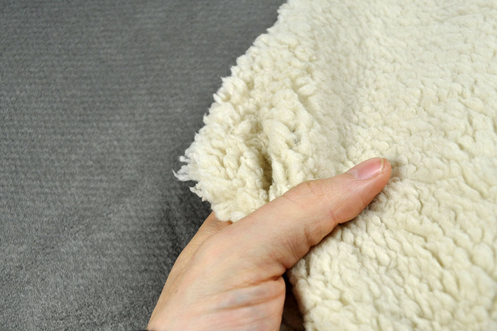 Flauschiges Kunstleder mit weichem Teddyfell kaschiert - ideal für wärmende Bekleidung und mehr!  Fp1098 Teddy Wildleder Grau Fellstoffe Teddy-Wildlederimitat