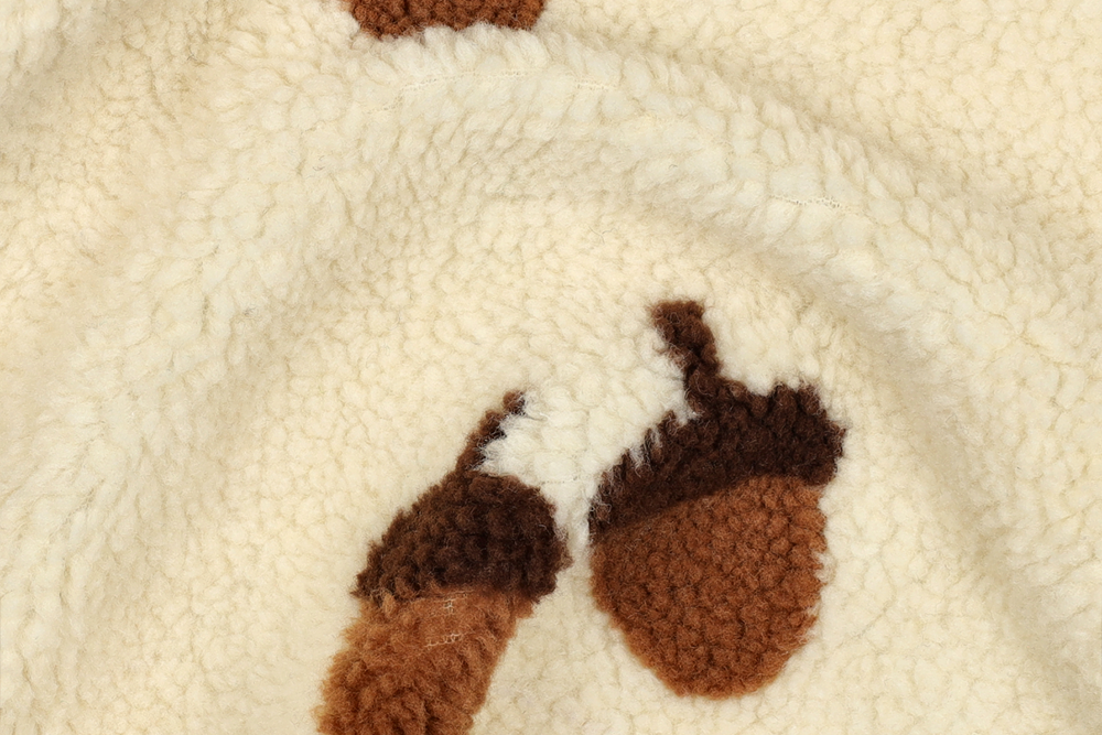 Herbst zum Einkuscheln: Flauschiger Sherpa-Fleece mit niedlichen Eichelmotiven. Fp1152 Sherpafleece Eichel S4y Sherpa Fleece Sherpa Fleece - Autumn Mood