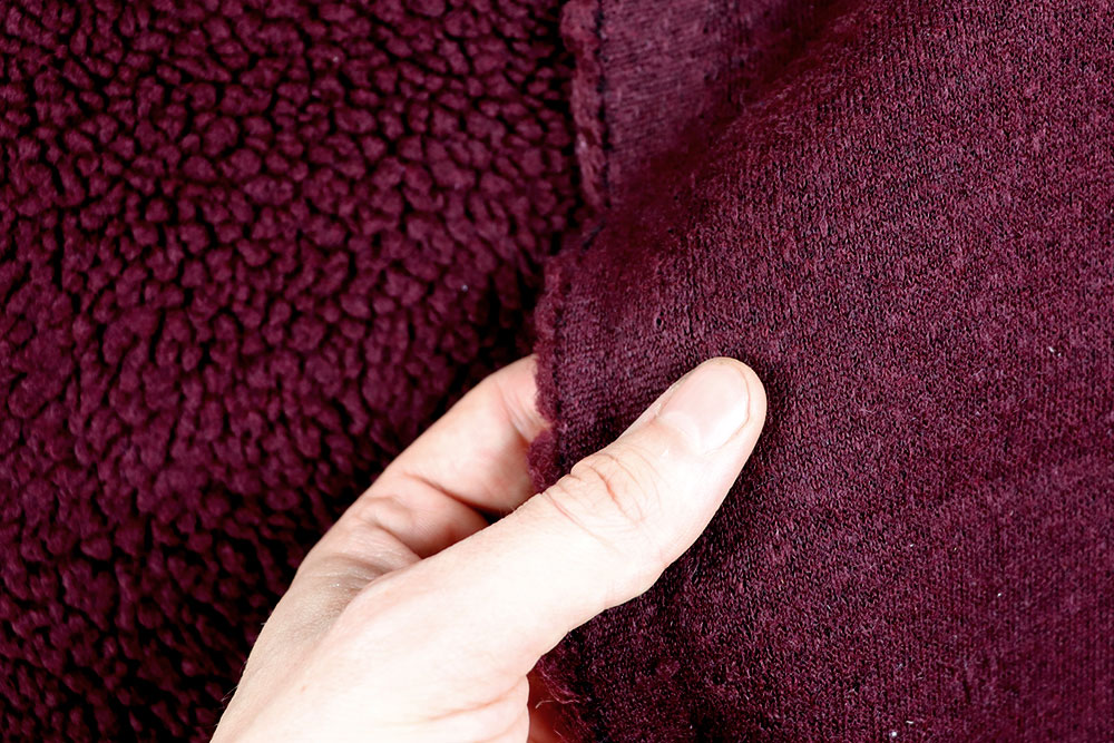 Flauschiger, warmer Teddystoff in gemütlichem Weinrot für Kleidungsstücke, die durch den Winter begleiten Fp1155 Teddystoff Weinrot S4 Fleece Teddystoff - Weinrot