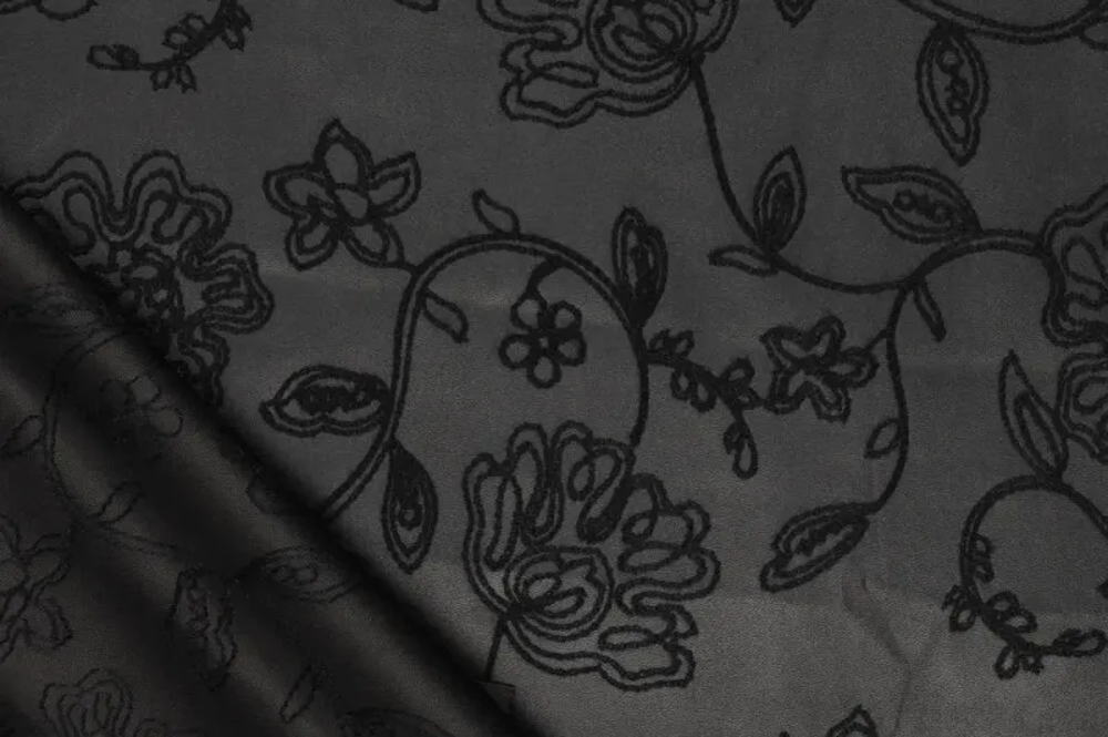 Elegantes Kunstleder mit floraler Stickerei – perfekt für Kleidung, Deko, Taschen & Möbelbezüge.
 Kl1190 Kunstleder Rosen     (1) Standard - Kunstleder Kunstleder - Rosen-Stickerei