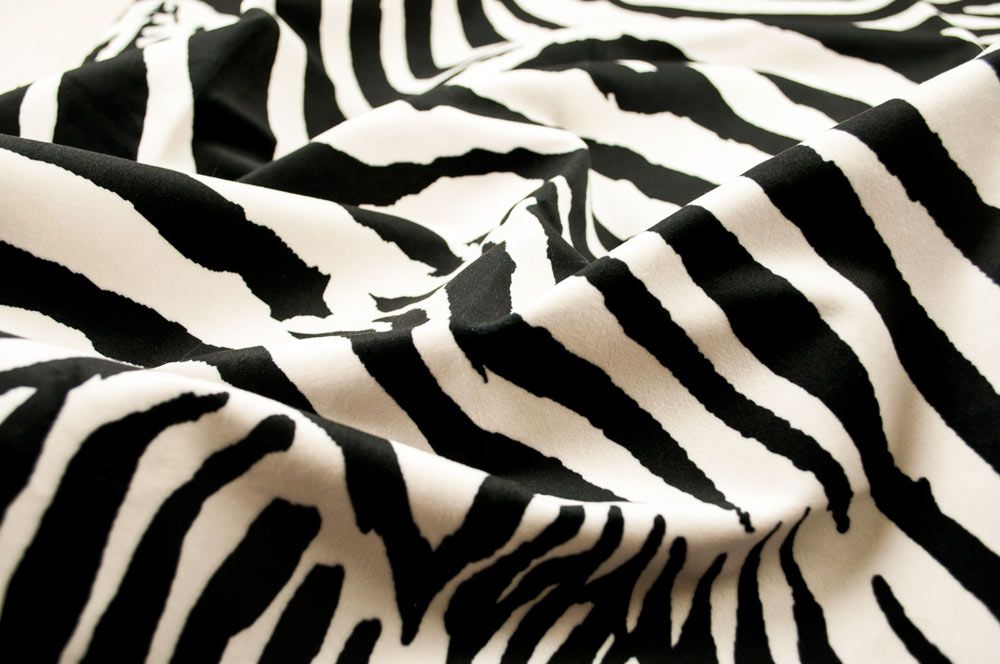 Der traumhaft weiche Griff eines Samtes, gepaart mit animalischer Optik Ms5081 Moebelsamt Zebra1 Samt Möbelsamt - Zebra