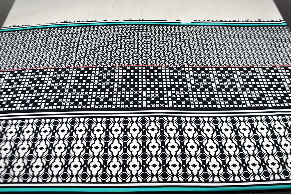 Apartes Design auf geschmeidigem Jersey, der jede Bewegung mitmacht! Sp145100 Paneljersey Frank Walder Viskose-Paneljersey - Sevilla