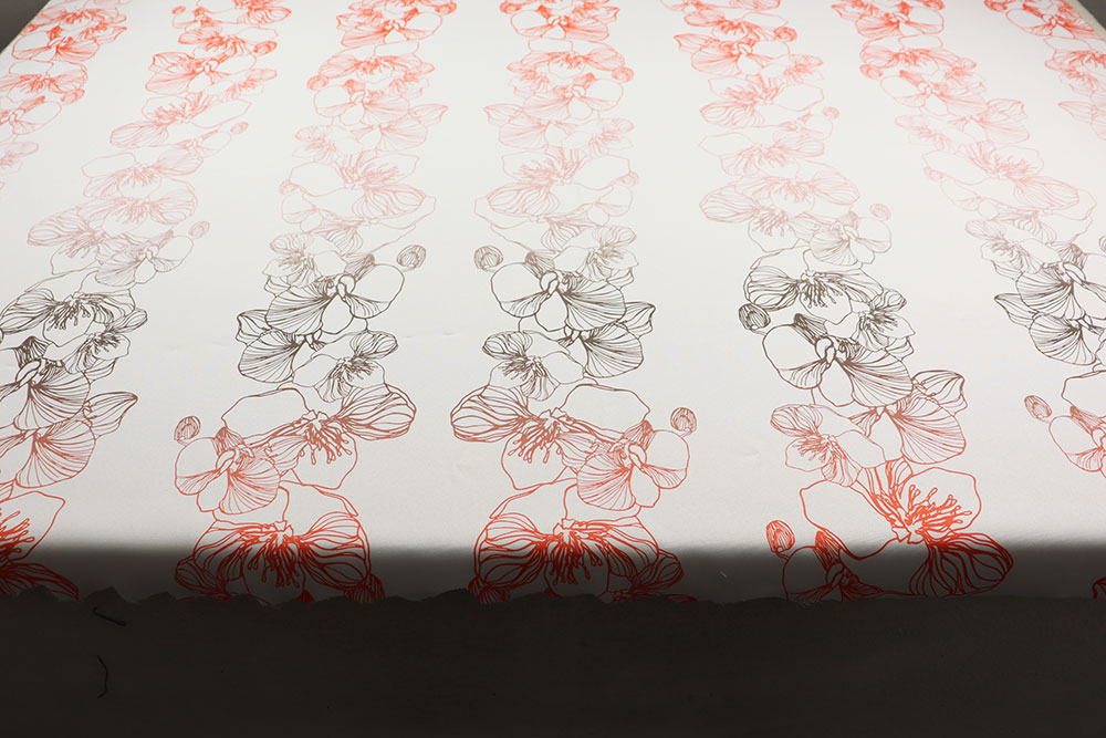 Stoff mit Stil aus der JOOP!-Kollektion - lassen Sie Ihr Zuhause in neuem Glanz erstrahlen! Sp152003 Gardinenstoff Blumen Verlauf S4 Logo Sonderposten Gardinen JOOP! - Gardinenstoff Flower Fade