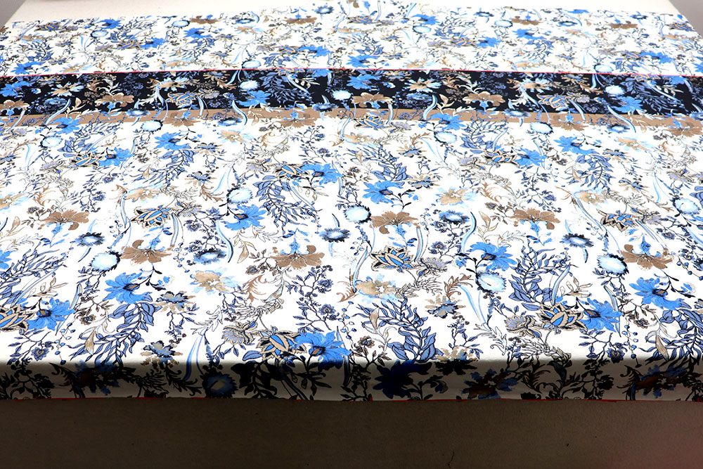 Florales Design auf geschmeidigem Jersey, der jede Bewegung mitmacht! Sp155029 Jersey Panel Viskose-Paneljersey - Blaue Wiese
