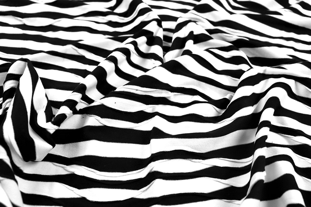 Gestreifter Bekleidungsstoff, der jede Bewegung mitmacht! Sp155180 Sonderposten NEU Strukturjersey - Wavy Stripes