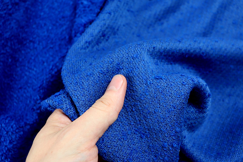 Trendy Farbe, 1A-Qualität, herrlich weich und warm! Sp155218 Sonderposten NEU Bouclé-Mix - Royalblau
