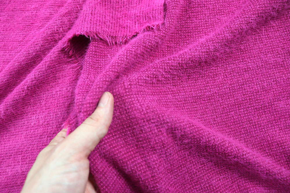 Leicht zotteliger, verspielter Strickstoff in knalligem Farbton Sp155236 Strickstoffe Hairy Strick - Bubblegum