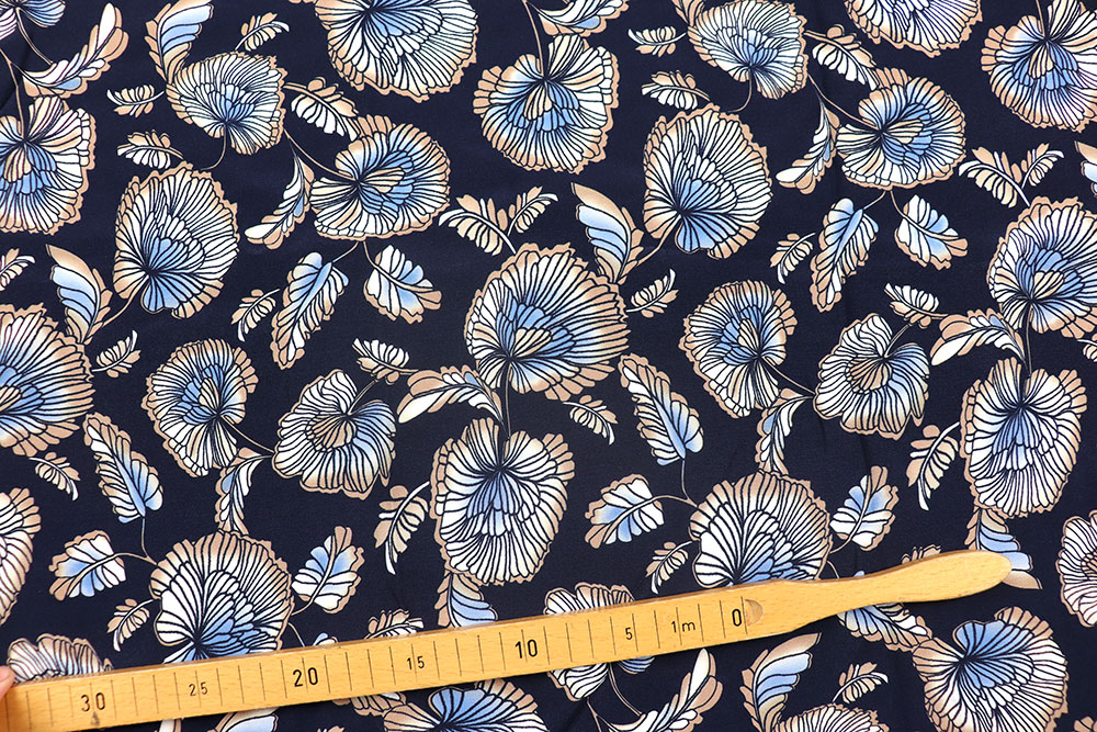 Modisches Design auf herrlich geschmeidiger Viskose - ein hautschmeichelnder Traum für Stilbewusste! Sp155292 Sonderposten NEU Viskosestoff - Nighty Flowery